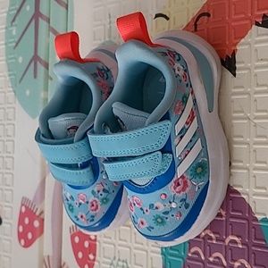 Toddler Adidas x Disney sneakers sz5